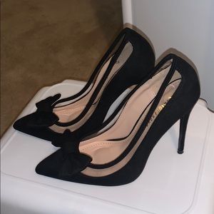 Pointed Toe Bowed Heels